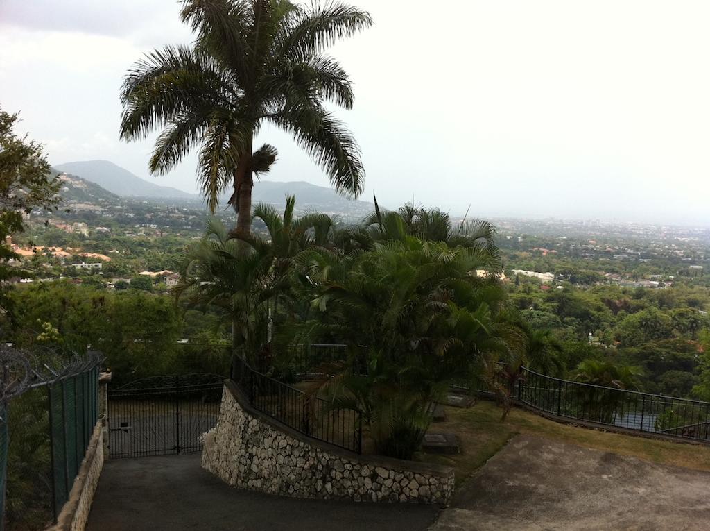 Hill Top Kingston Jamaica Extérieur photo