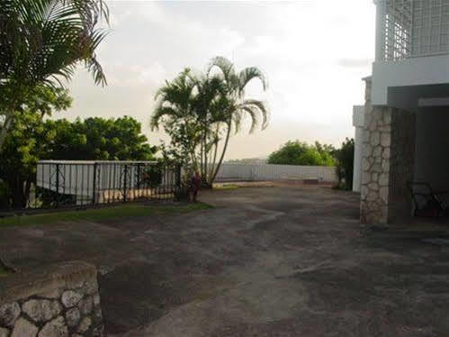 Hill Top Kingston Jamaica Extérieur photo